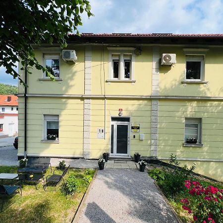 Lemonwood House Hotel Postojna Bagian luar foto