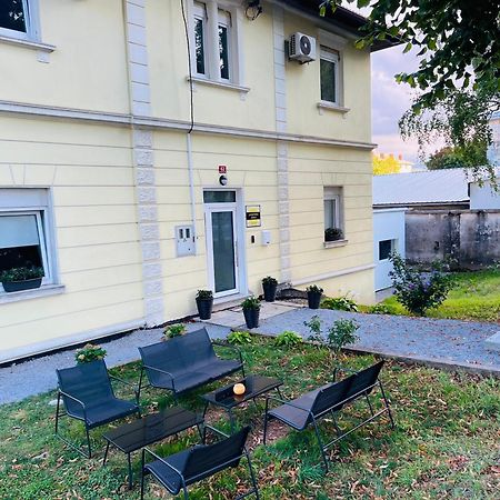 Lemonwood House Hotel Postojna Bagian luar foto