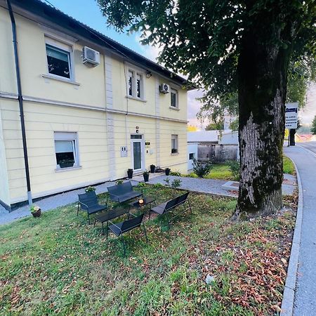 Lemonwood House Hotel Postojna Bagian luar foto