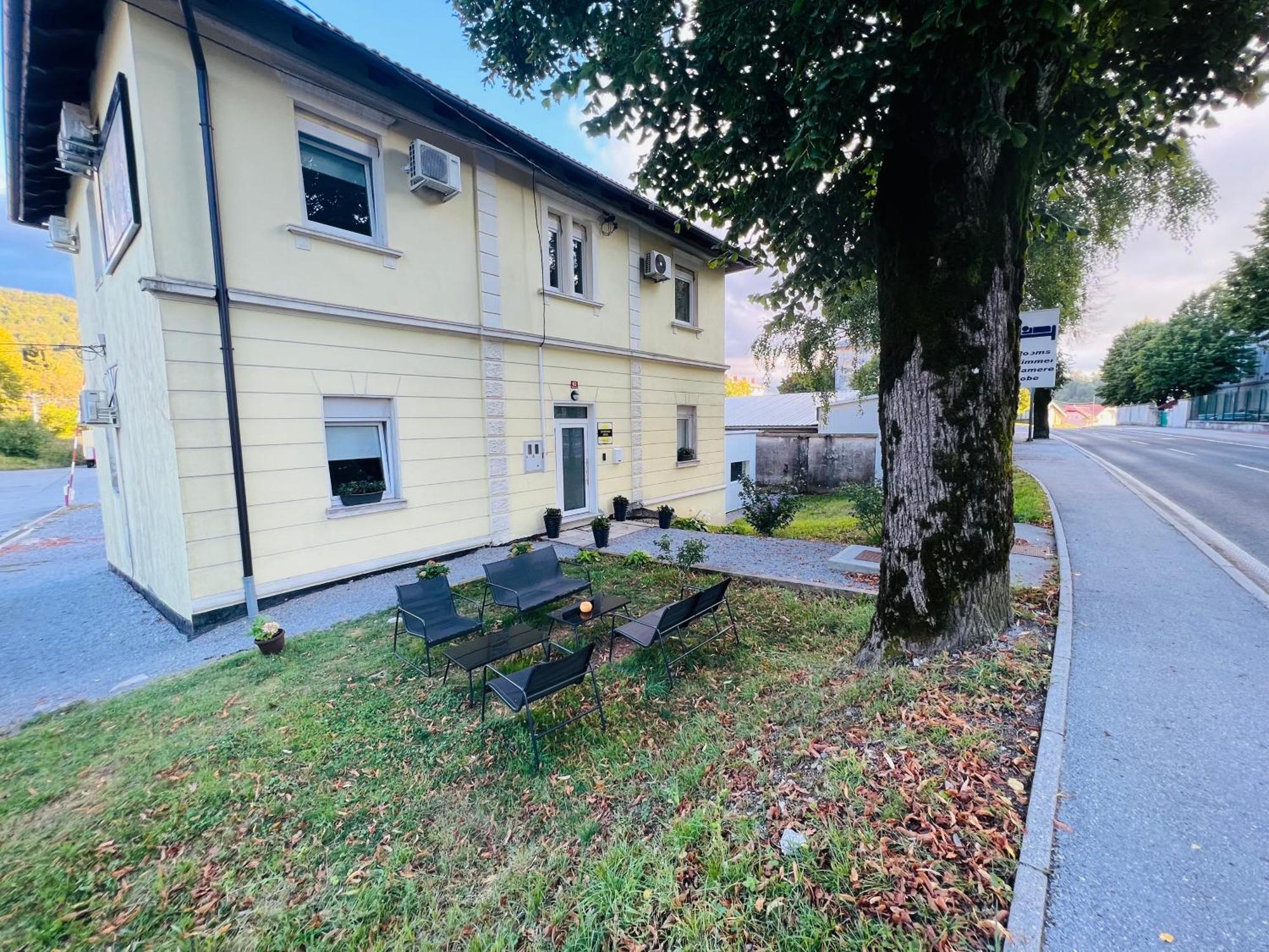 Lemonwood House Hotel Postojna Bagian luar foto
