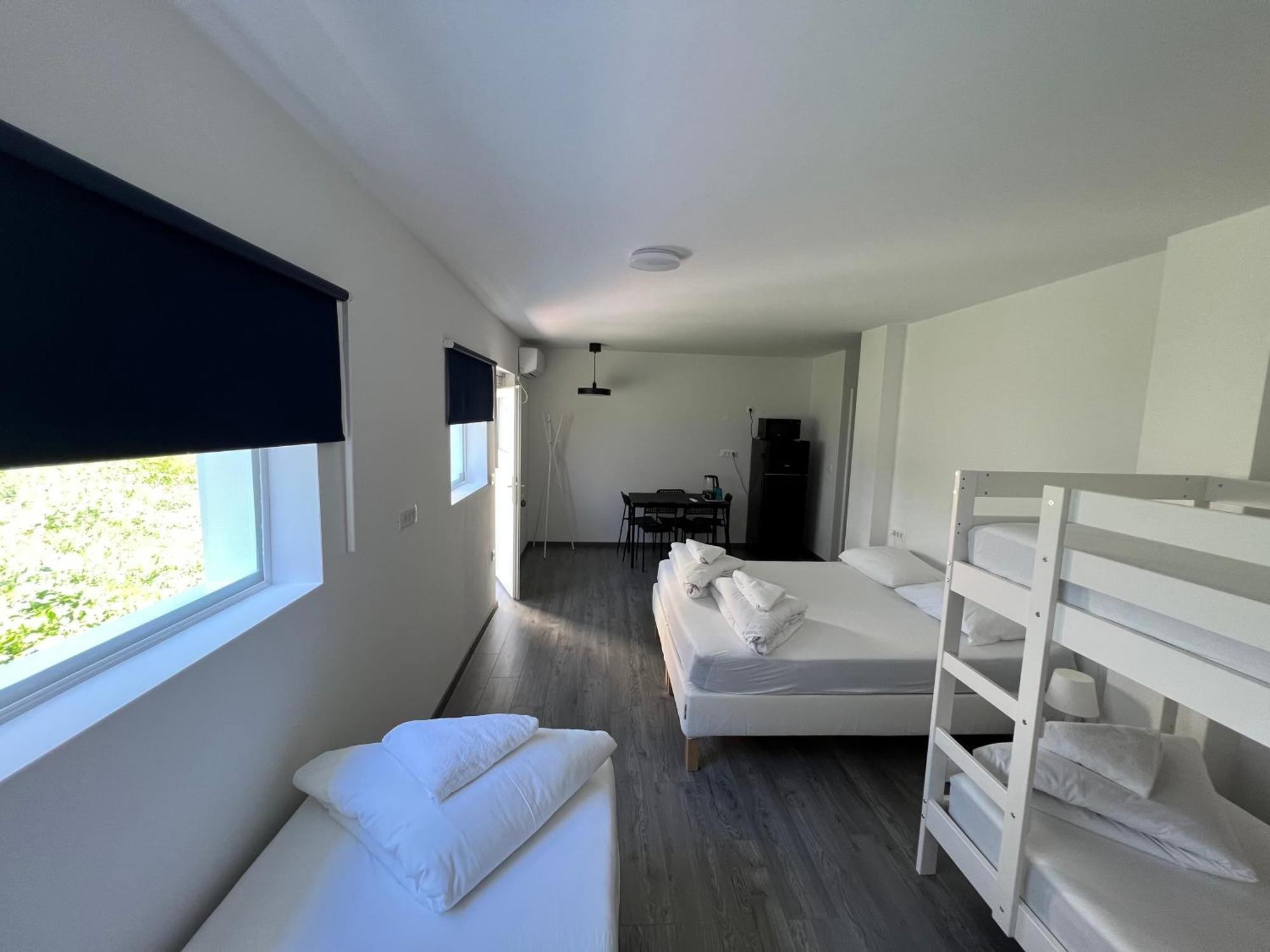 Lemonwood House Hotel Postojna Bagian luar foto