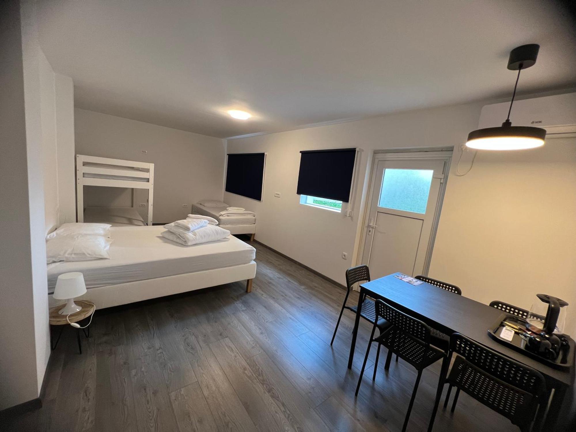 Lemonwood House Hotel Postojna Bagian luar foto