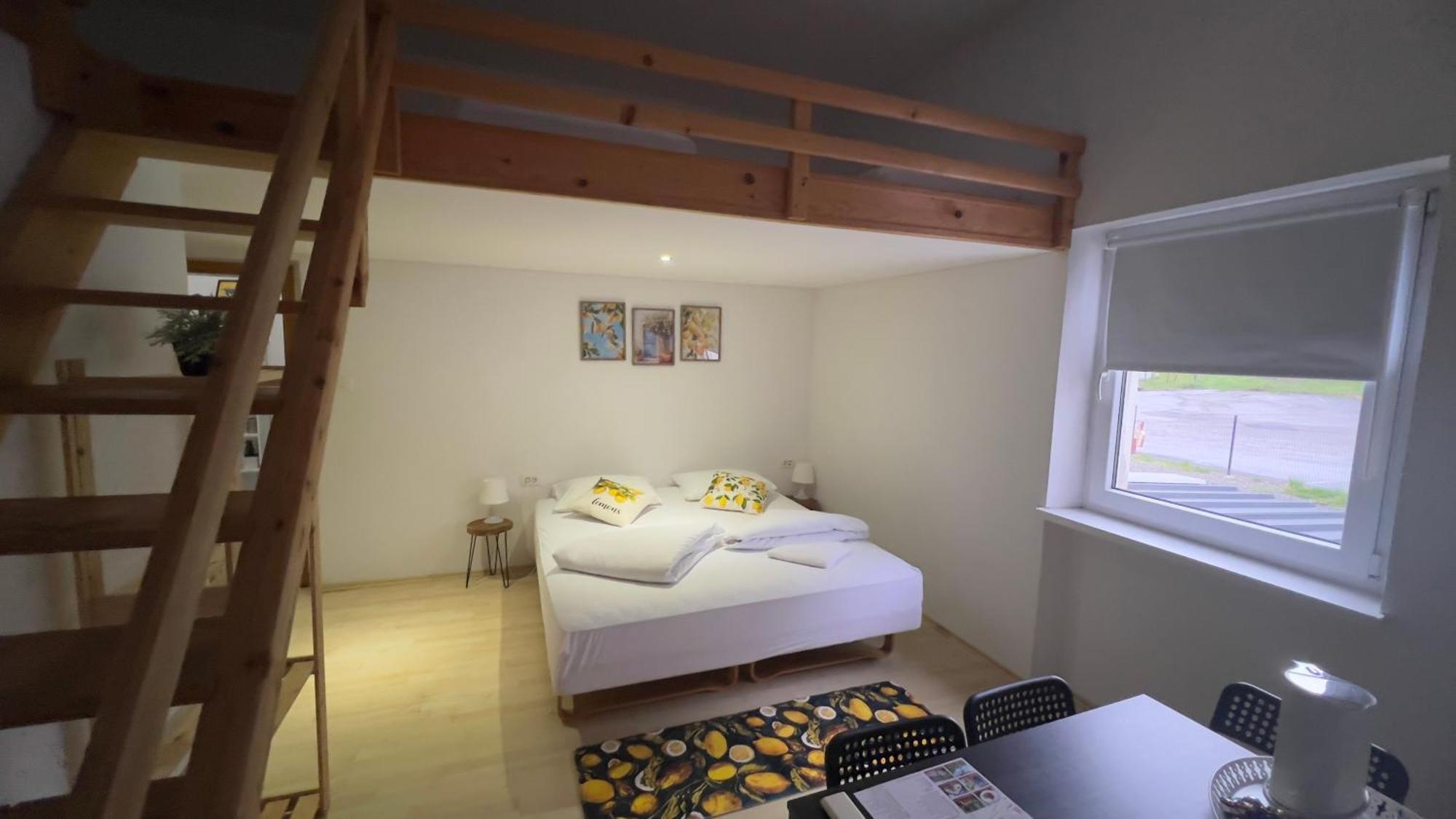 Lemonwood House Hotel Postojna Bagian luar foto