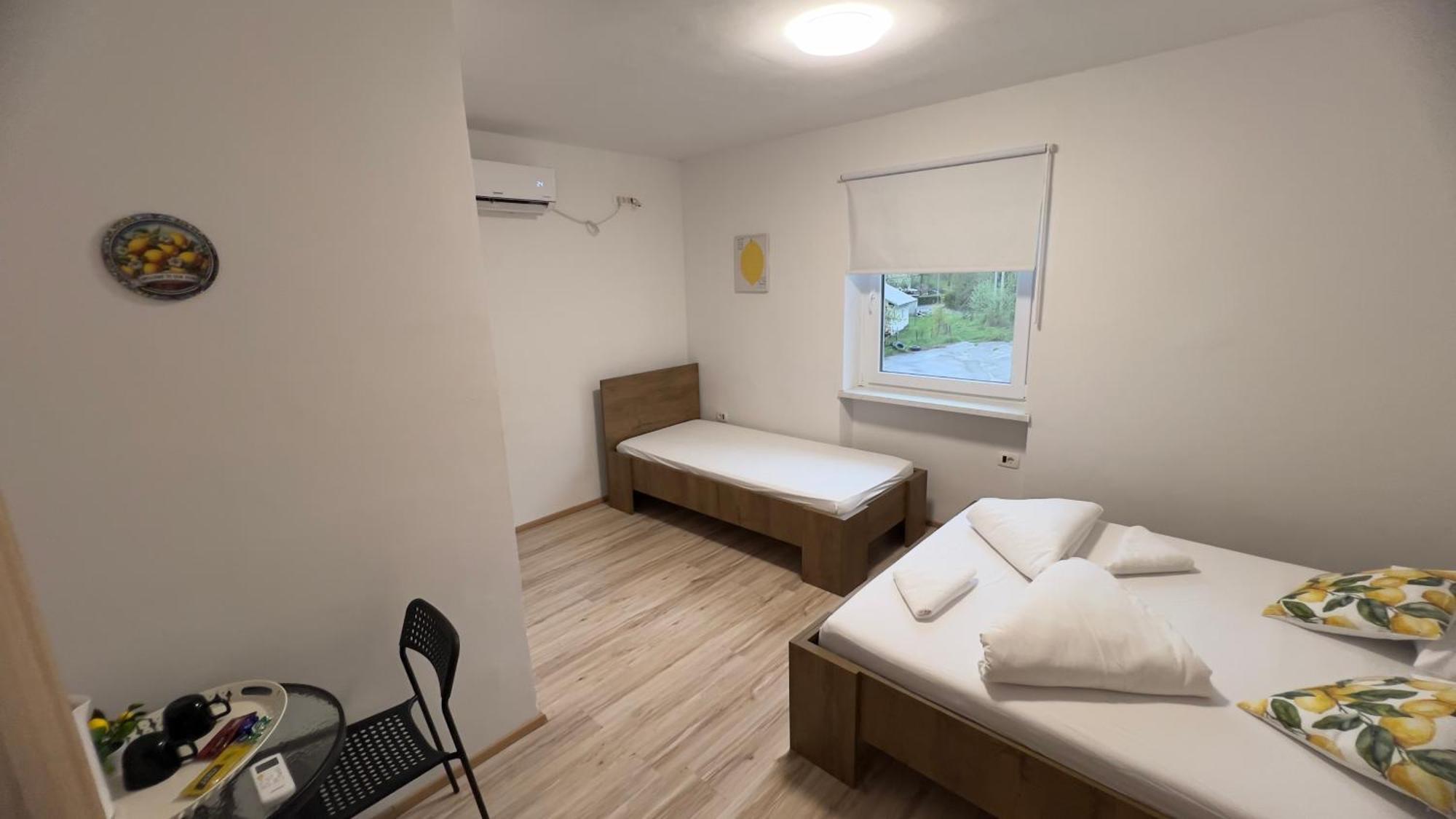 Lemonwood House Hotel Postojna Bagian luar foto