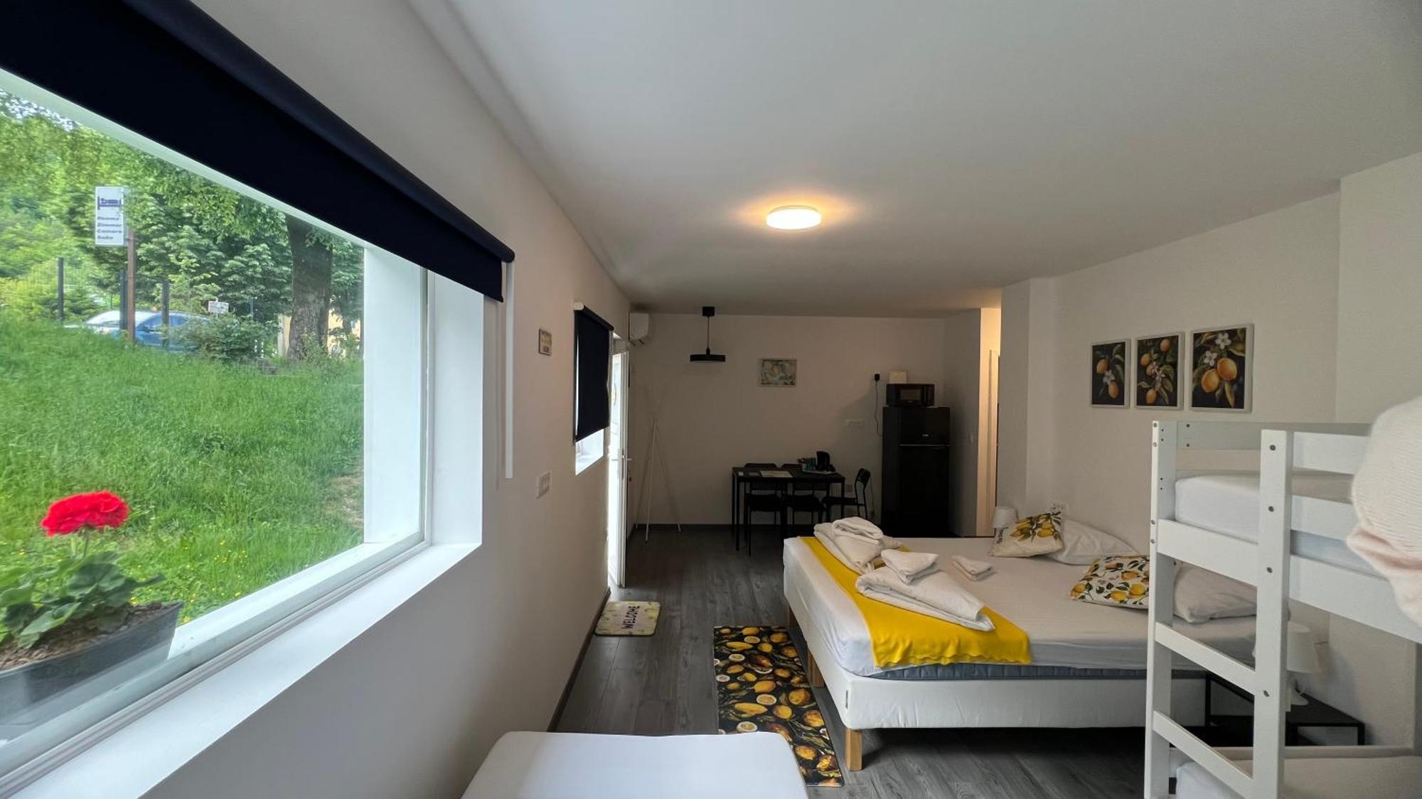 Lemonwood House Hotel Postojna Bagian luar foto