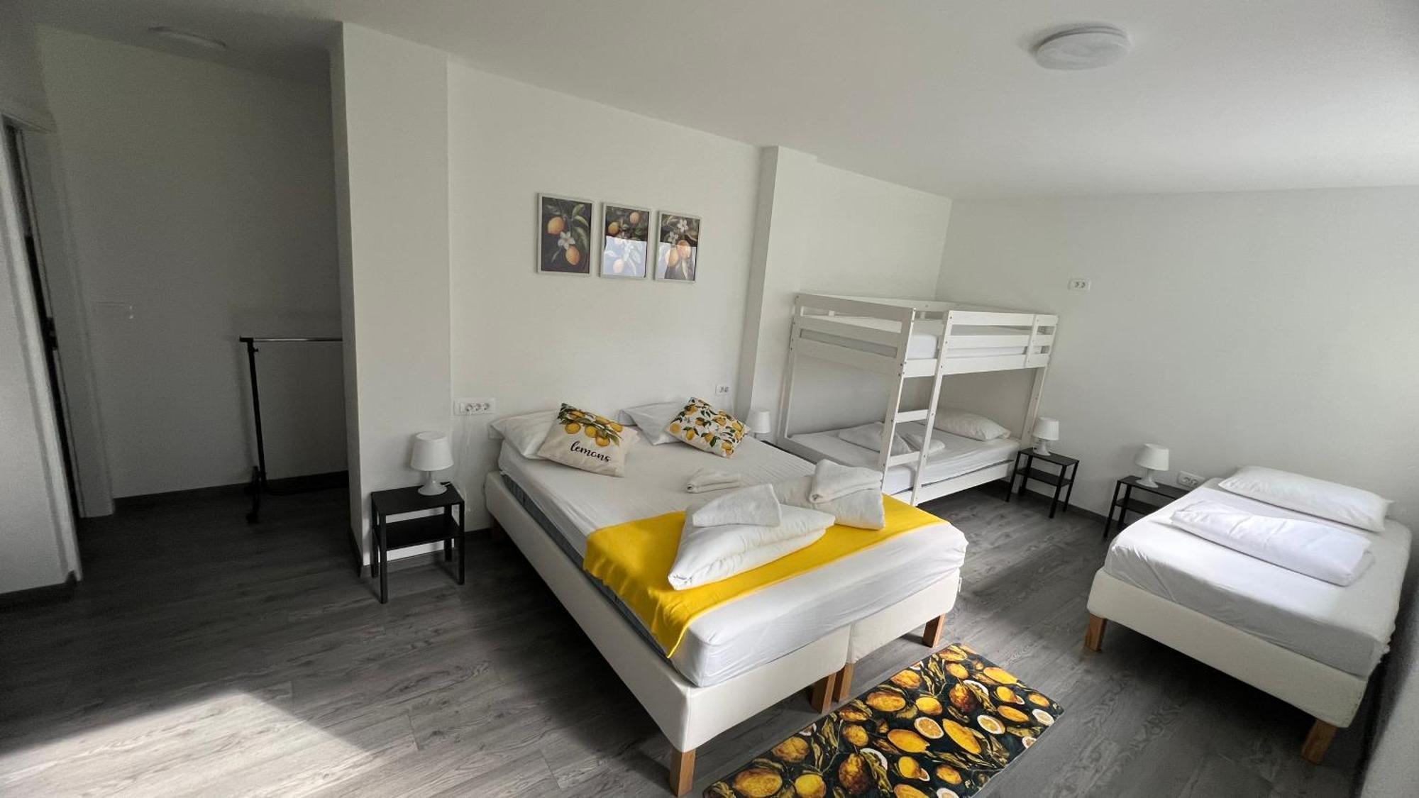 Lemonwood House Hotel Postojna Bagian luar foto
