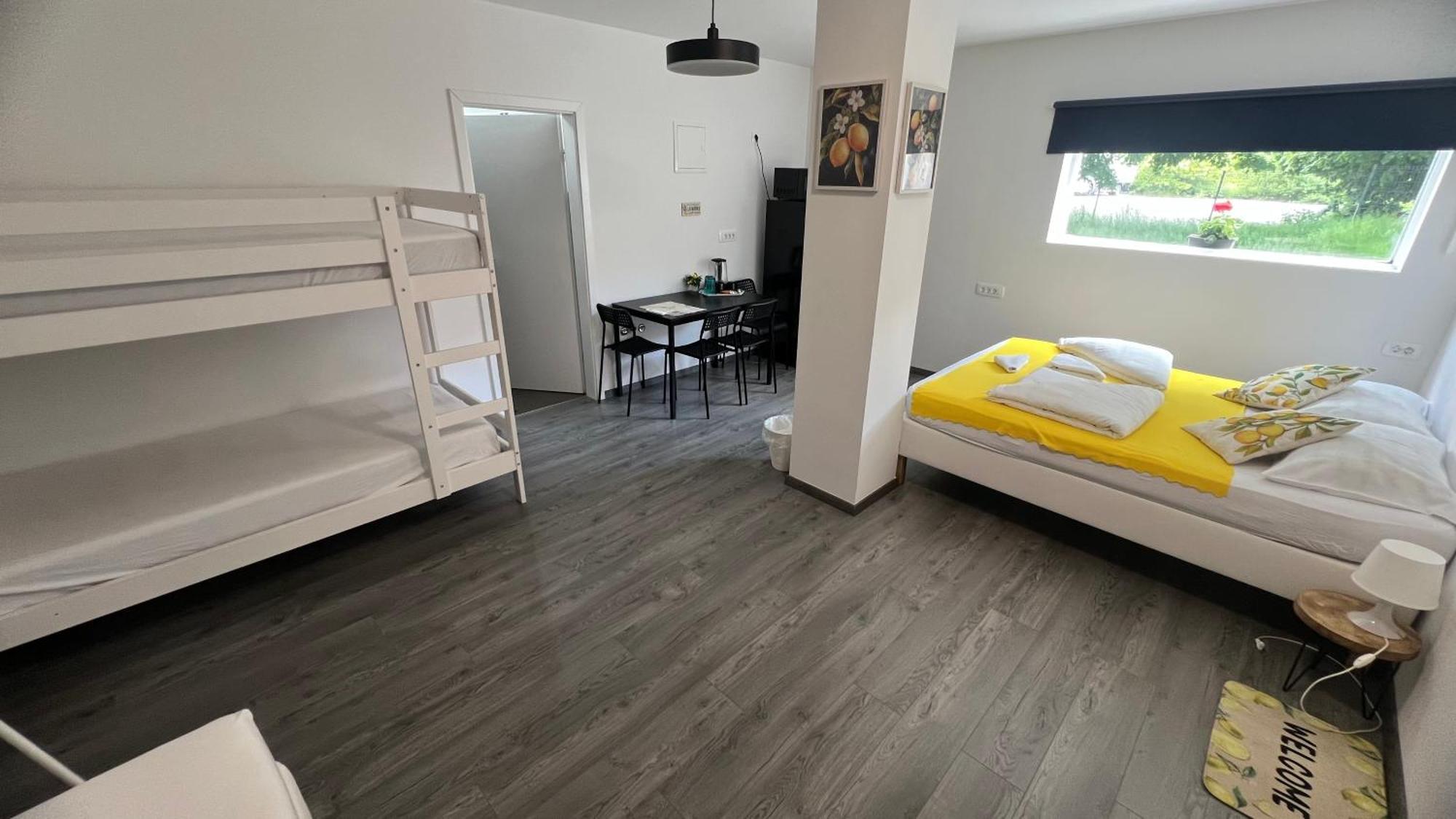 Lemonwood House Hotel Postojna Bagian luar foto