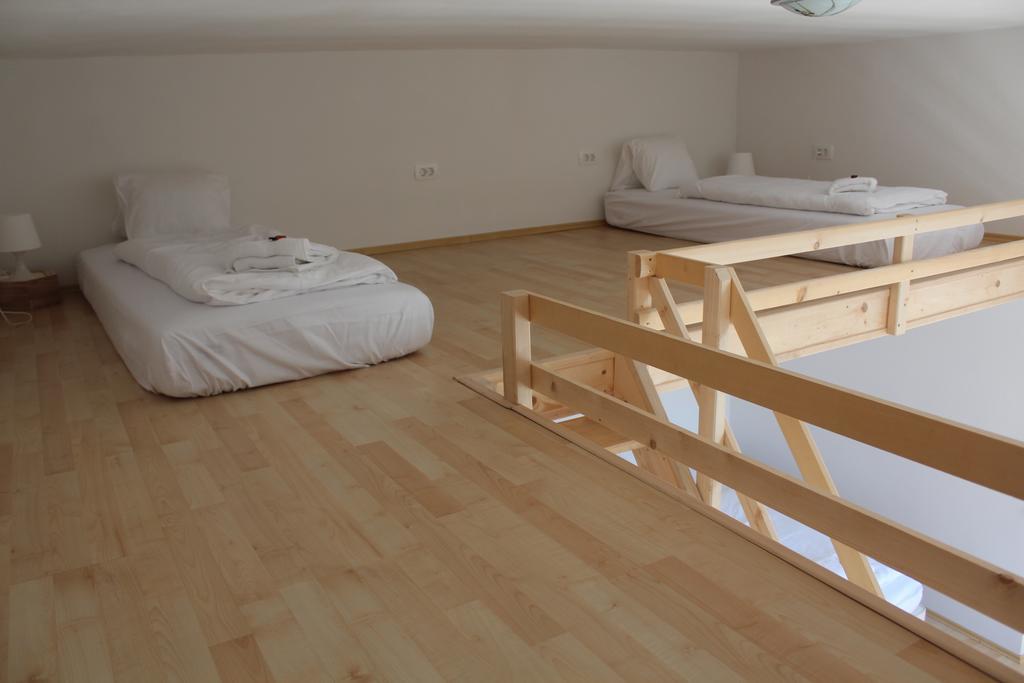 Lemonwood House Hotel Postojna Bagian luar foto