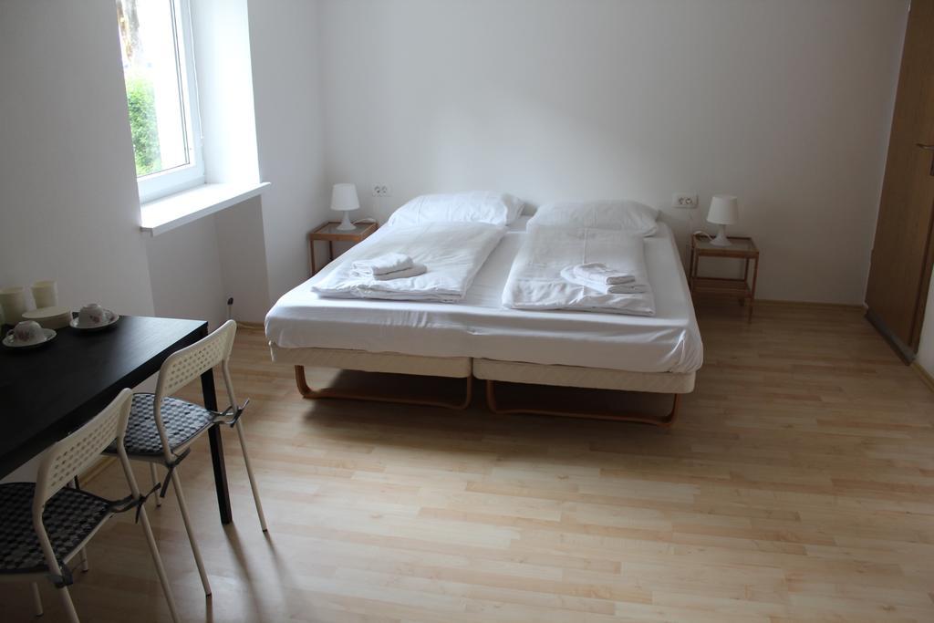 Lemonwood House Hotel Postojna Bagian luar foto