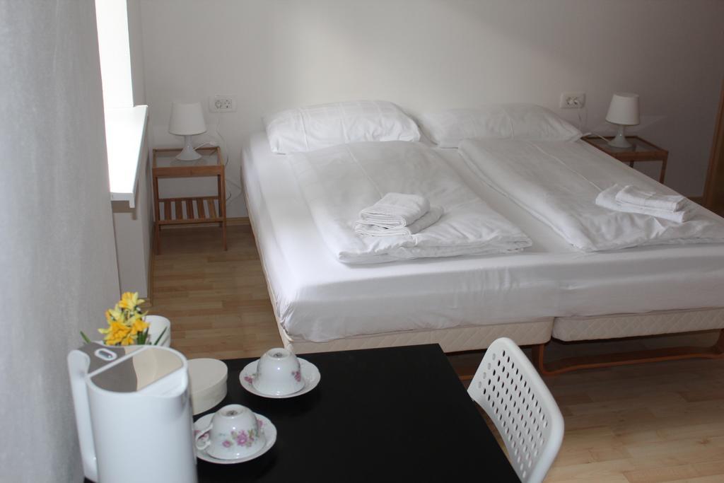 Lemonwood House Hotel Postojna Bagian luar foto