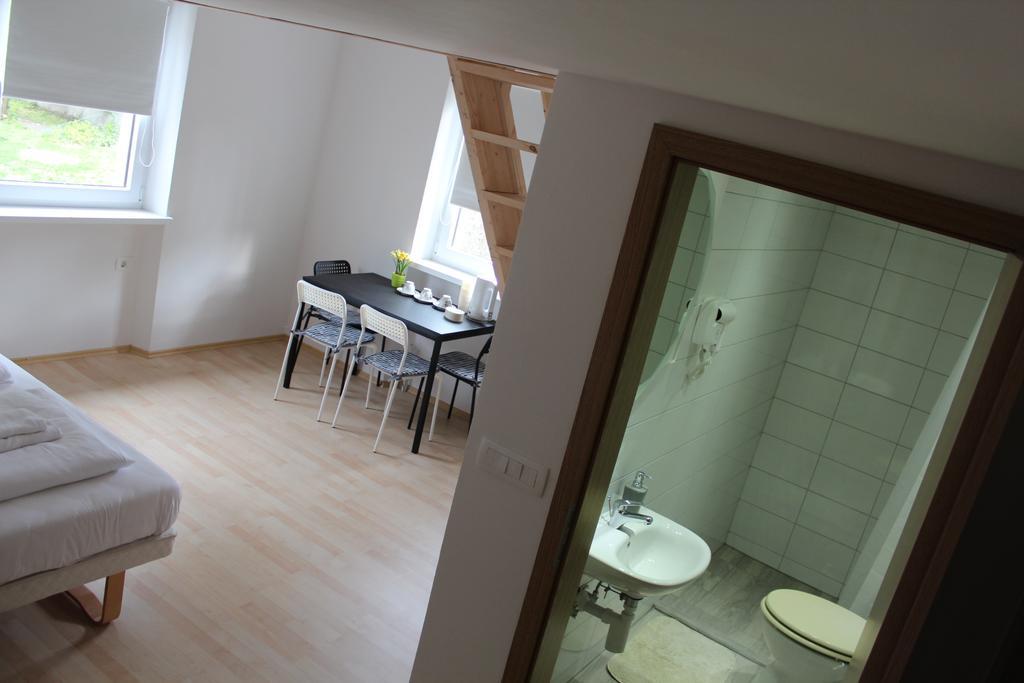 Lemonwood House Hotel Postojna Bagian luar foto