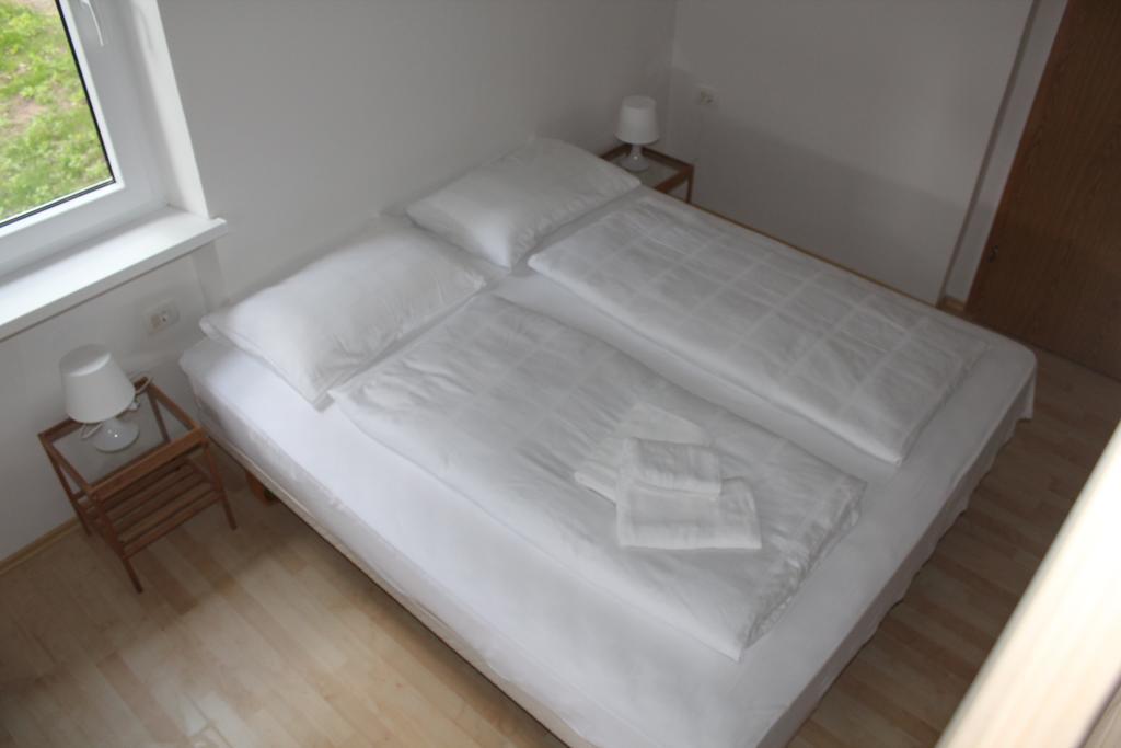 Lemonwood House Hotel Postojna Bagian luar foto