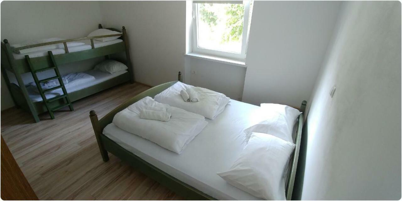 Lemonwood House Hotel Postojna Bagian luar foto