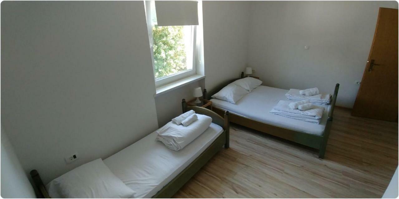 Lemonwood House Hotel Postojna Bagian luar foto
