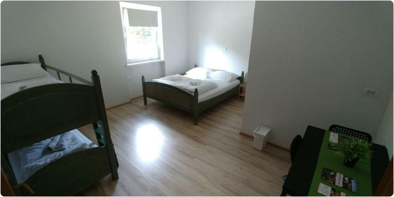 Lemonwood House Hotel Postojna Bagian luar foto