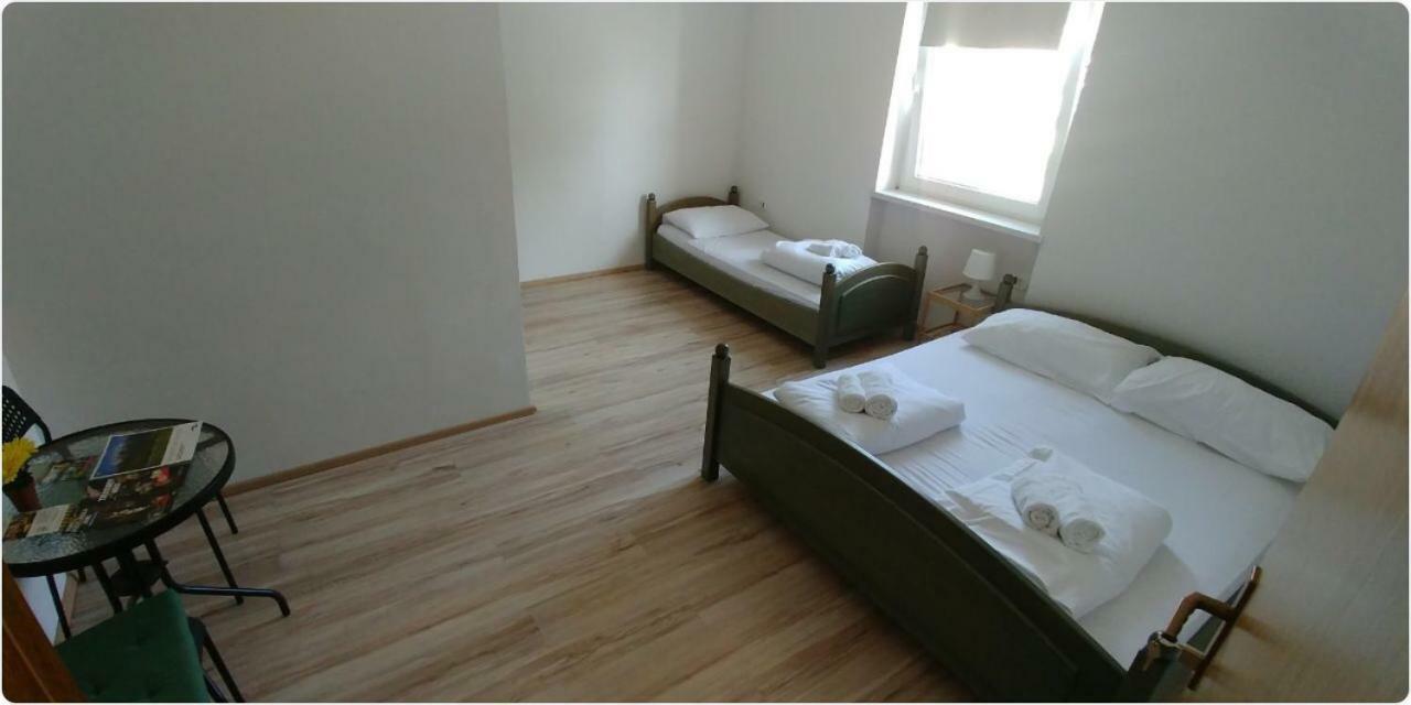 Lemonwood House Hotel Postojna Bagian luar foto